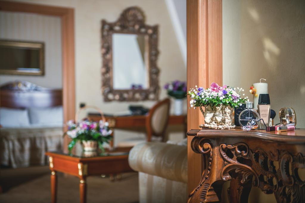 Hotel Optima Collection Podil Plaza Kyjev Exteriér fotografie